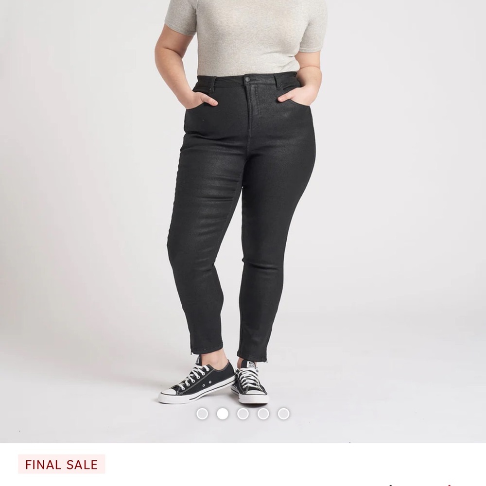 Universal Standard Black Skinny Pants Versatile Style